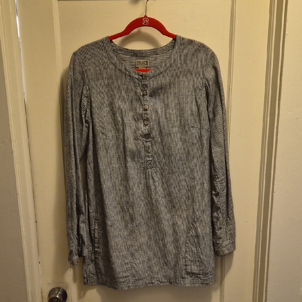 Duluth Trading Co Gray Button Down Shirt